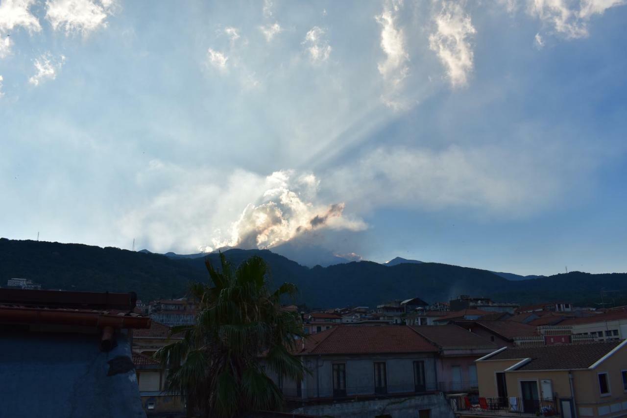 扎费拉纳-埃特内阿Sicilia In Miniatura "L'Atelier Dell'Etna"住宿加早餐旅馆 外观 照片